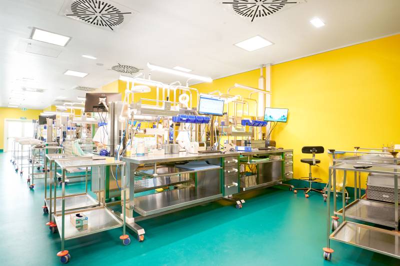 IRCCS Ospedale Galeazzi: Banchi per il confezionamento degli strumenti e del materiale sterile